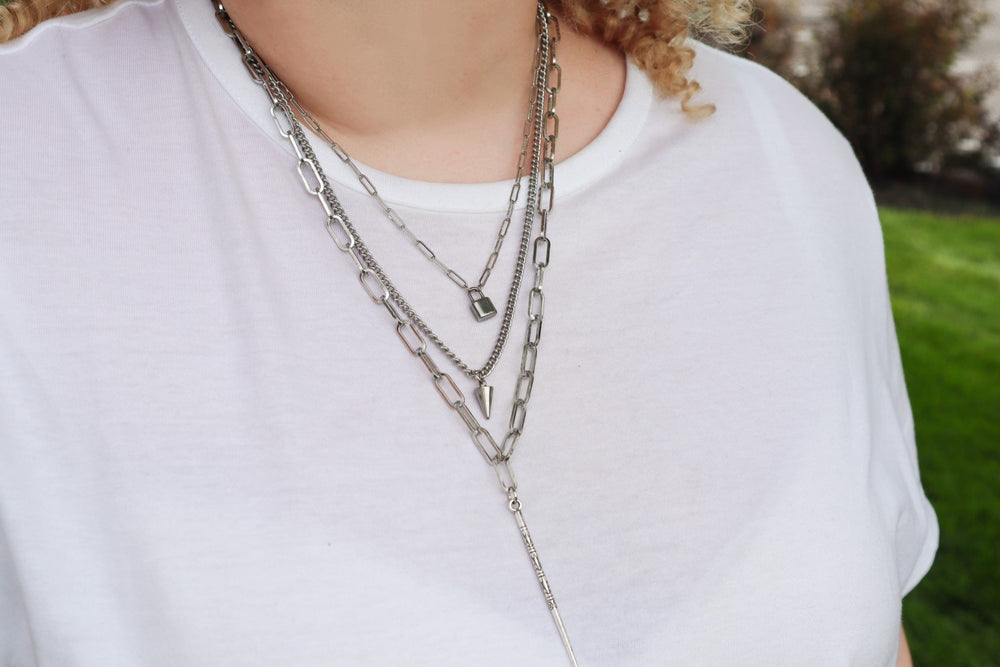 Long spike necklace