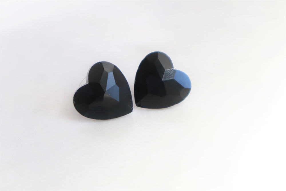 Black heart stud earrings
