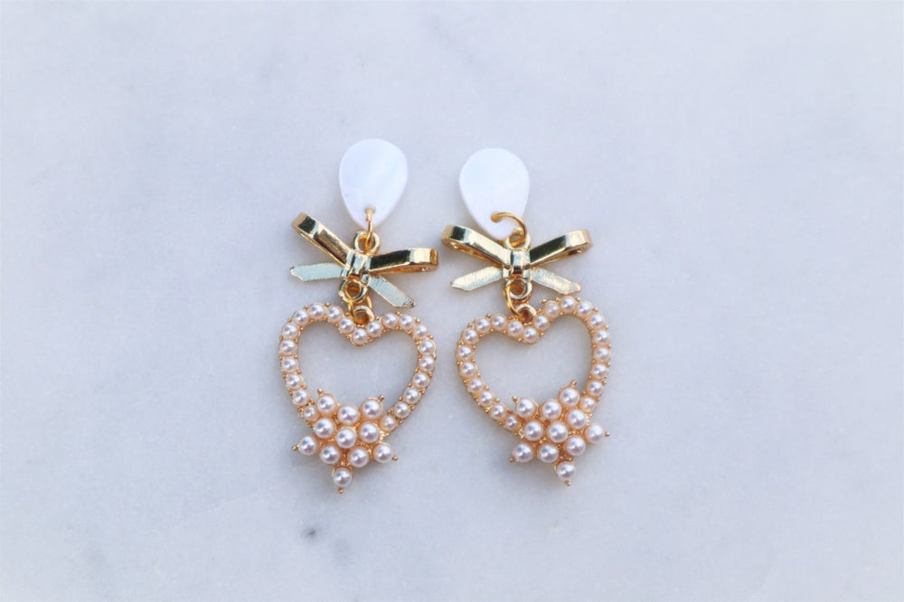 Pearly heart earrings with ribbon